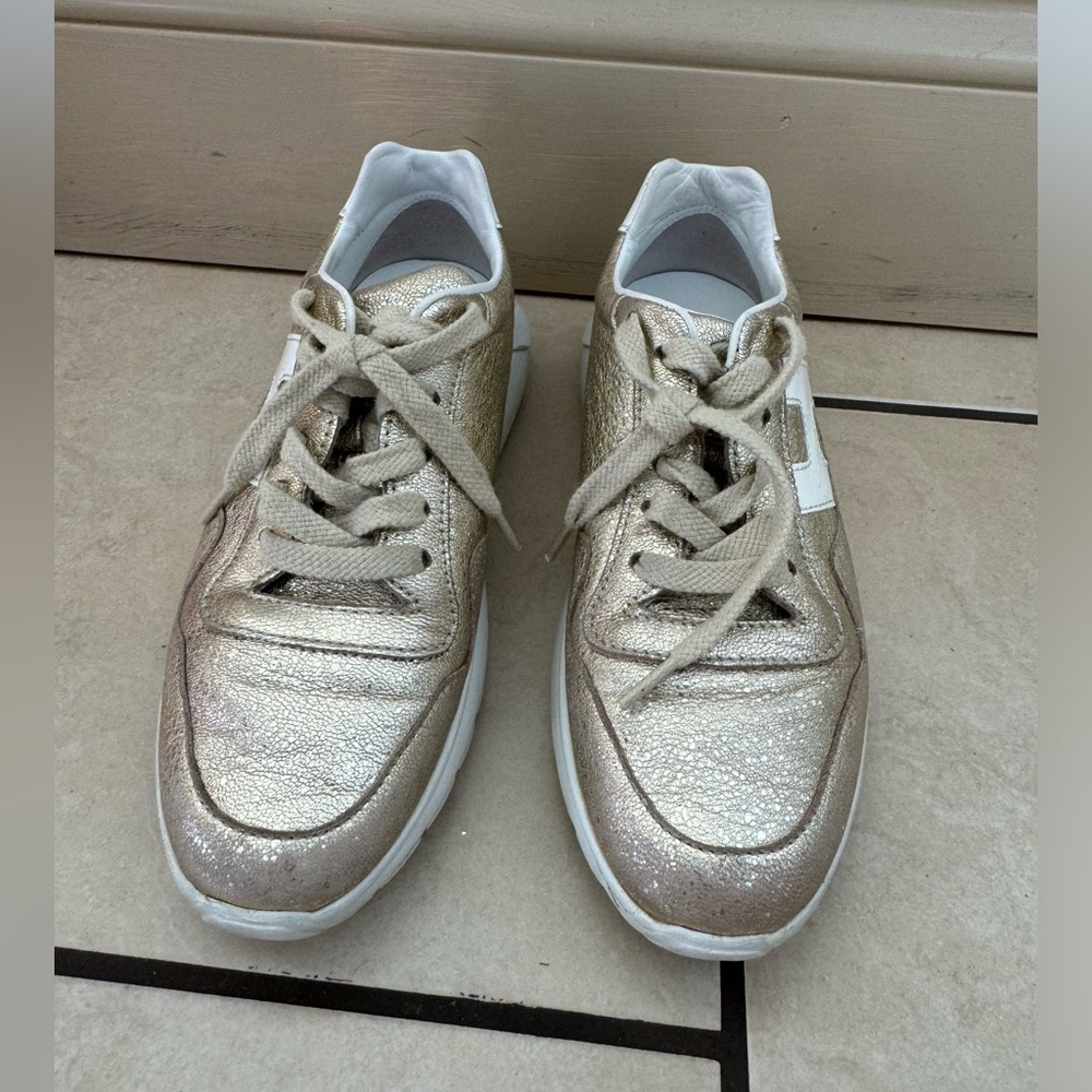 Girls sneakers